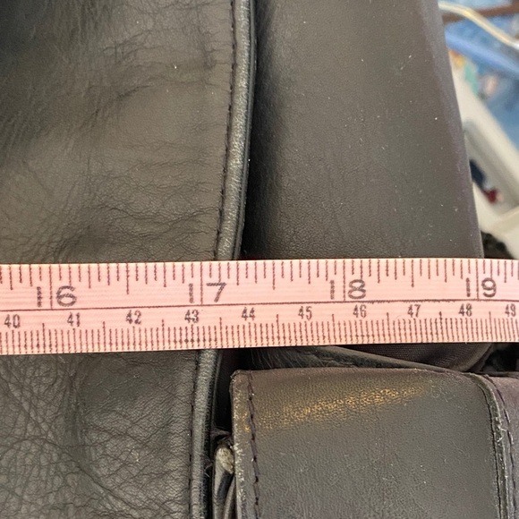 Wilsons Leather Black Messenger Bag - Picture 9 of 9